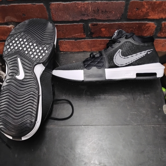 LeBron James witness 8 - Picture 5 of 7